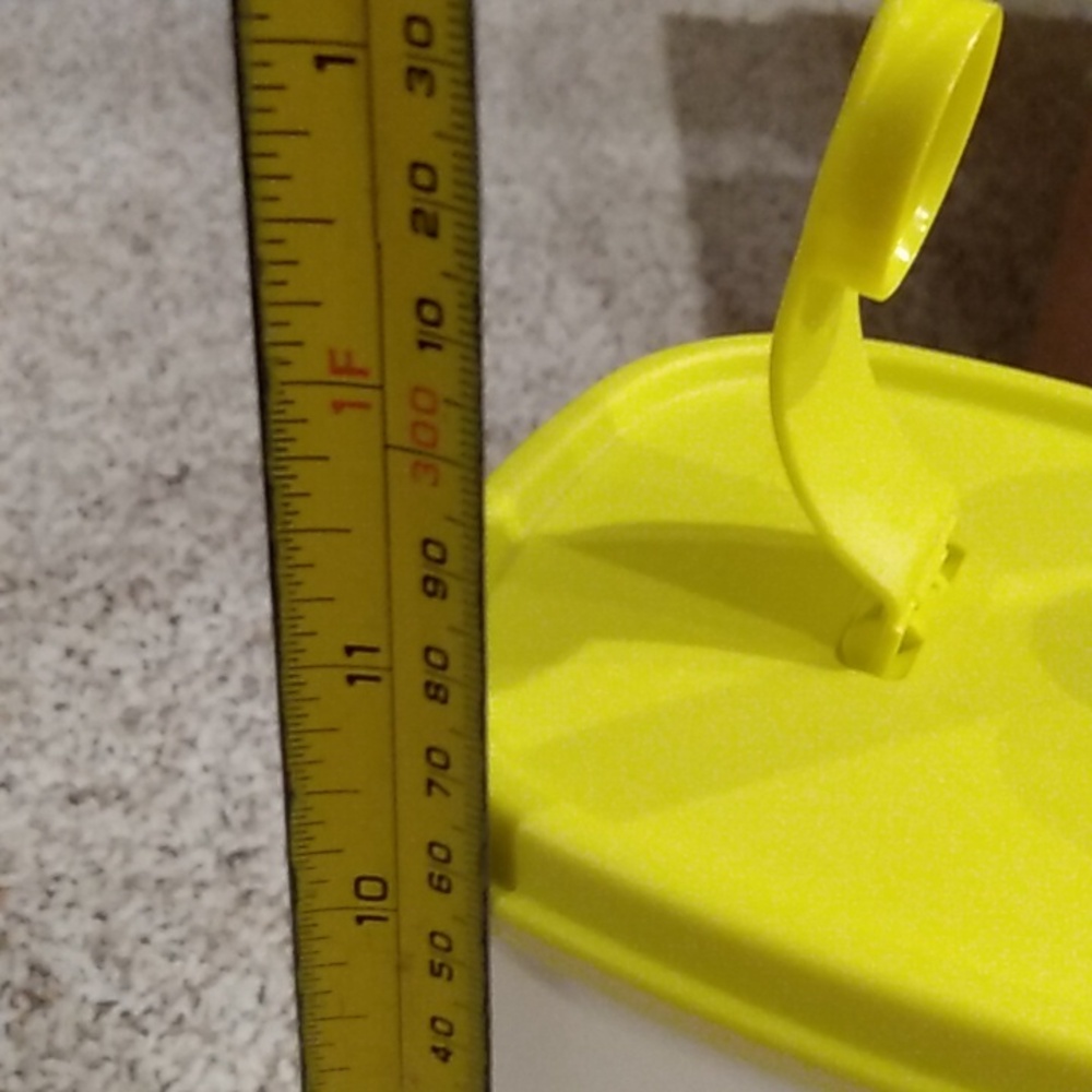 Tupperware Yellow and White Food Storage Container - Picture 4 of 9